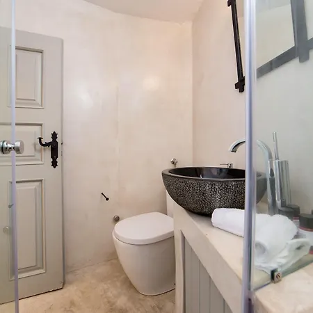 Vakantiehuis Kampanario Luxury Two-bedroom With Private Jacuzzi Megalochori (Santorini)