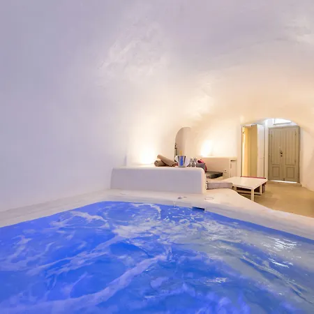 Kampanario Luxury Two-bedroom With Private Jacuzzi Vakantiehuis Megalochori (Santorini)