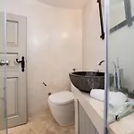 Casa vacanze Kampanario Luxury Two-bedroom With Private Jacuzzi Megalochori (Santorini)