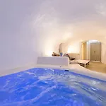 Kampanario Luxury Two-bedroom With Private Jacuzzi Casa vacanze Megalochori (Santorini)