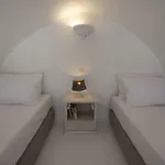 Kampanario Luxury Two-bedroom With Private Jacuzzi Casa vacanze Megalochori (Santorini)