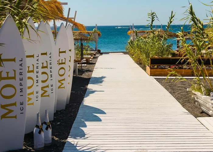 Kampanario Luxury Two-bedroom With Private Jacuzzi メガロホリ