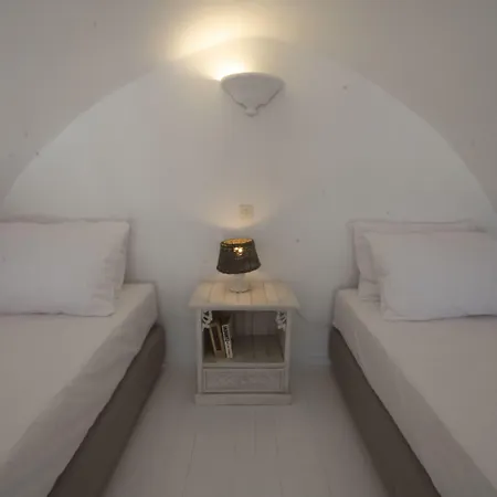 Kampanario Luxury Two-bedroom With Private Jacuzzi Casa vacanze Megalochori (Santorini)